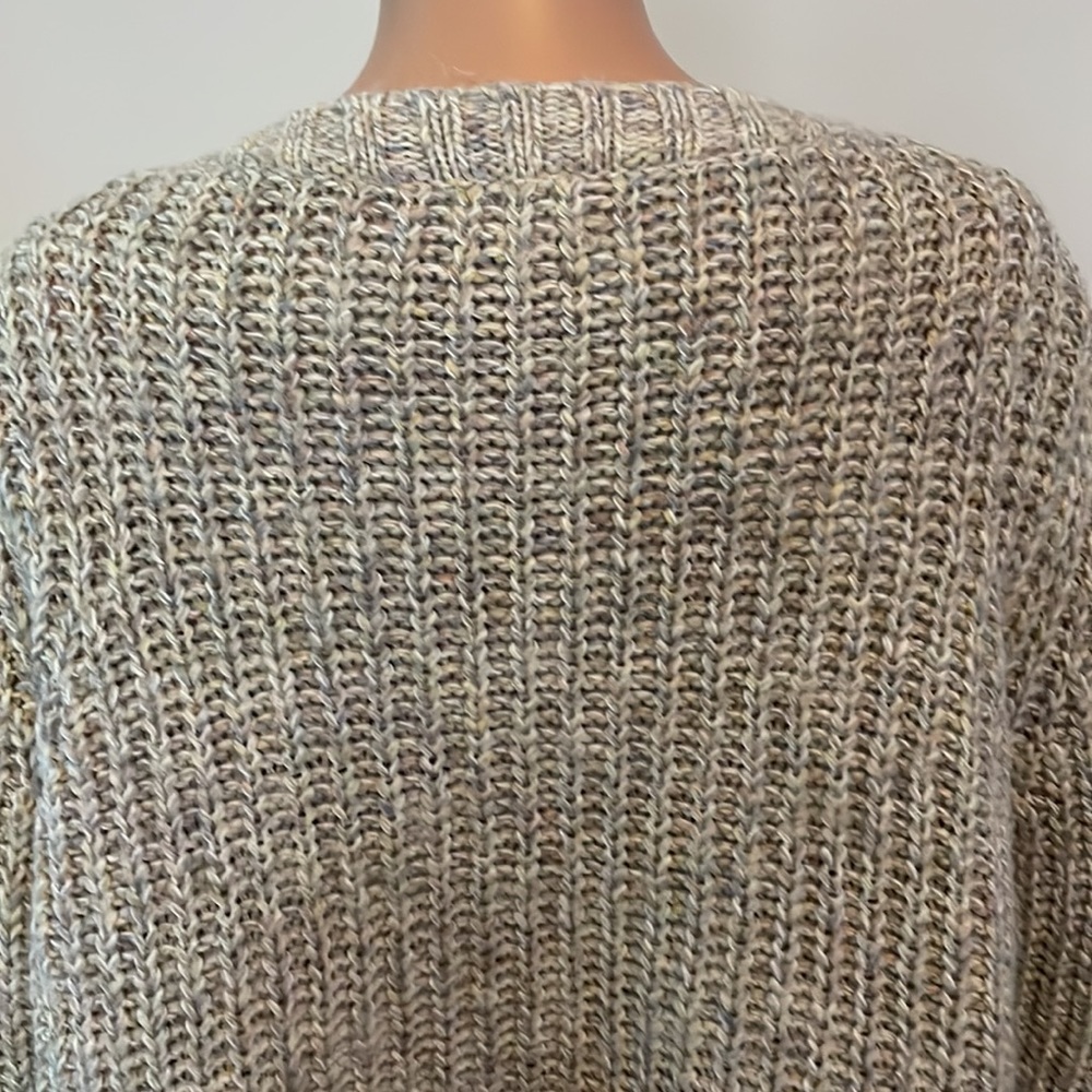 Subtle multi-color cozy sweater - Picture 5 of 7